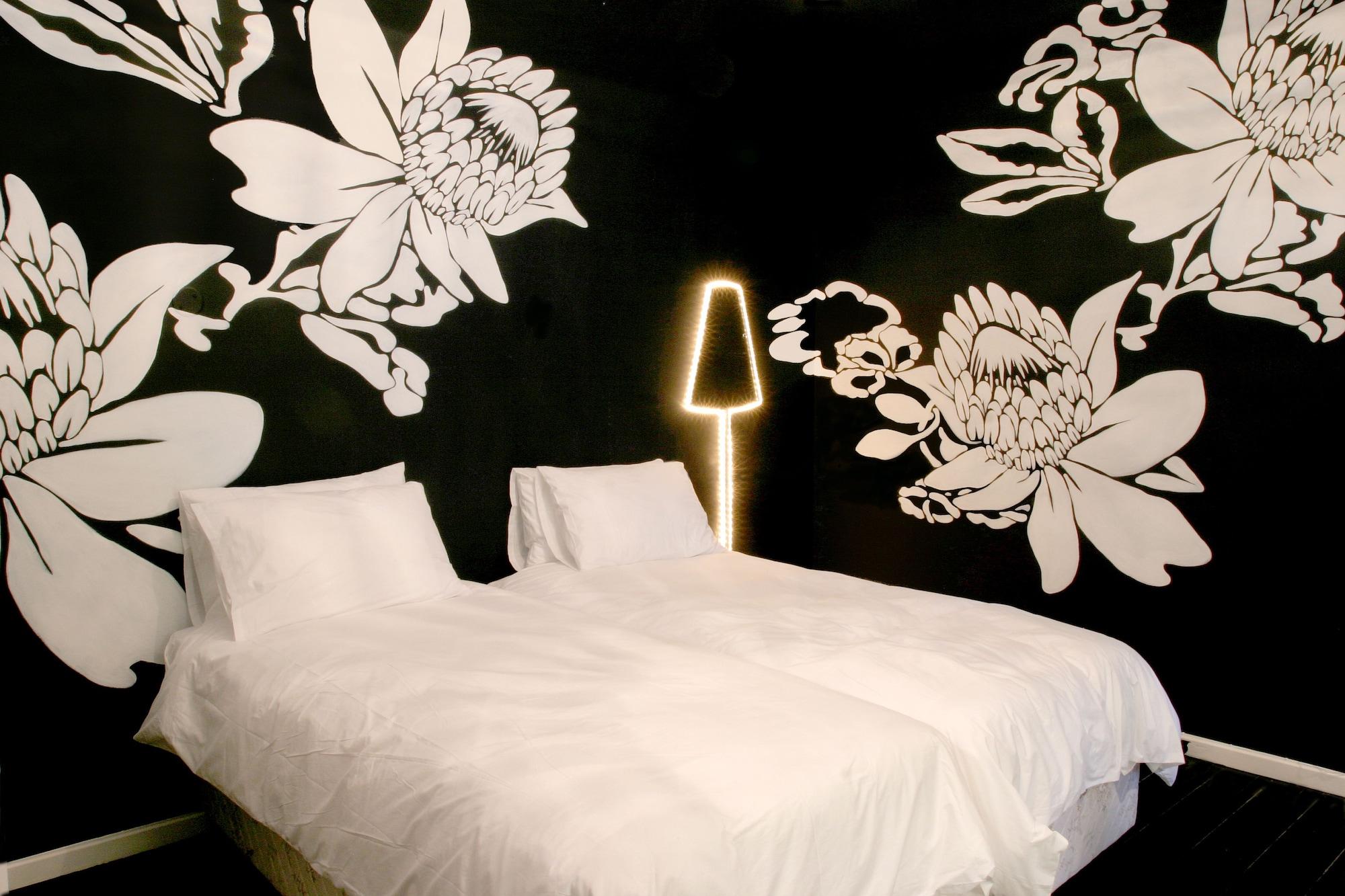 Daddy Long Legs Art Hotel Cape Town Exterior photo